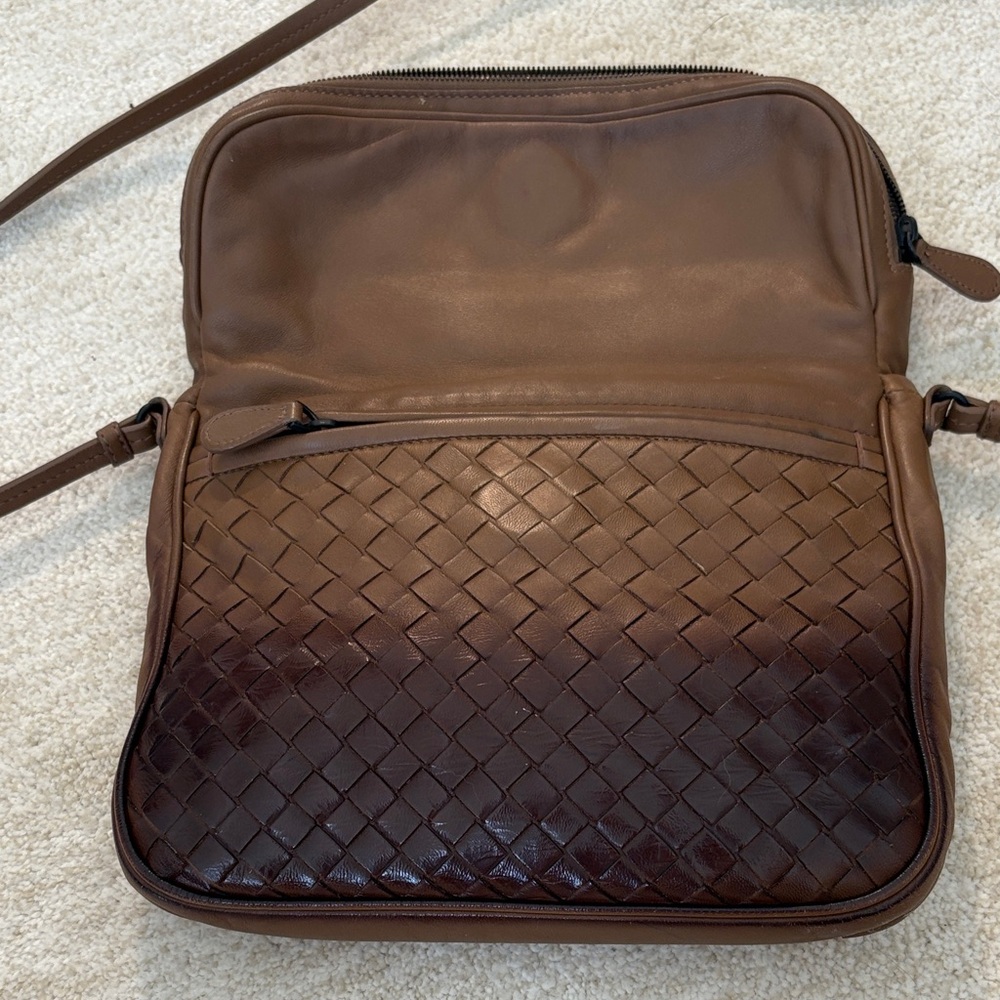Elegant Brown Woven Leather Crossbody Bag - Picture 2 of 7